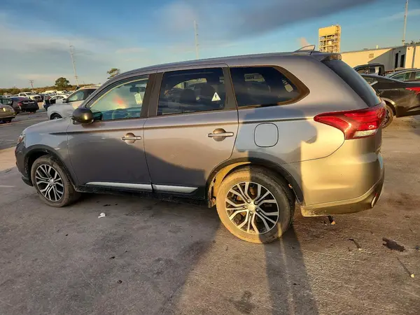 JA4AD2A32JZ053464 2018 MITSUBISHI OUTLANDER - Image 2