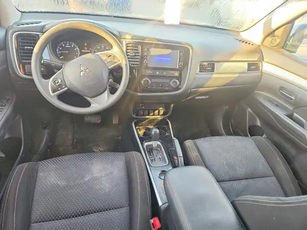 JA4AD2A32JZ053464 2018 MITSUBISHI OUTLANDER - Image 8