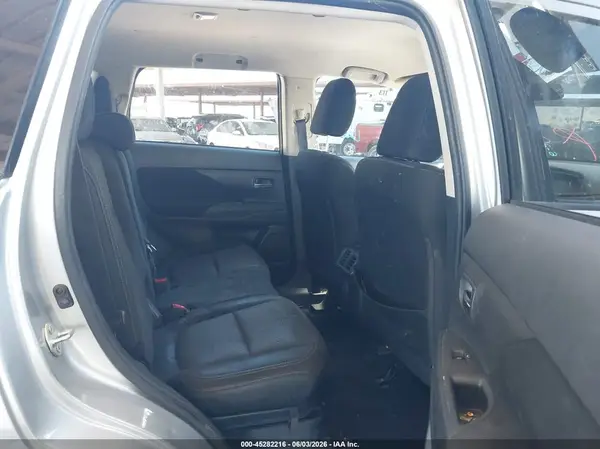 JA4AD2A32KZ008266 2019 MITSUBISHI OUTLANDER - Image 8