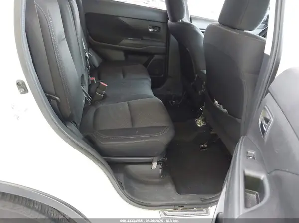 JA4AD2A32KZ054647 2019 MITSUBISHI OUTLANDER - Image 8