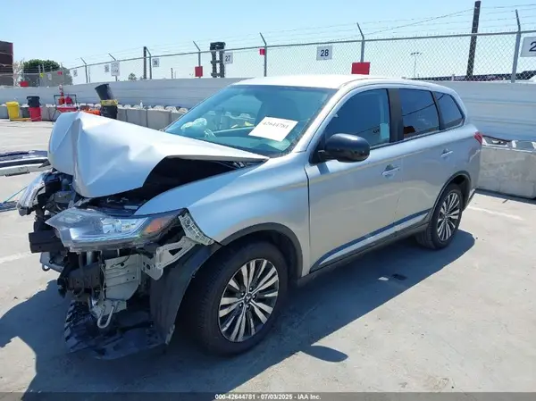 JA4AD2A32LJ001804 2020 MITSUBISHI OUTLANDER - Image 2