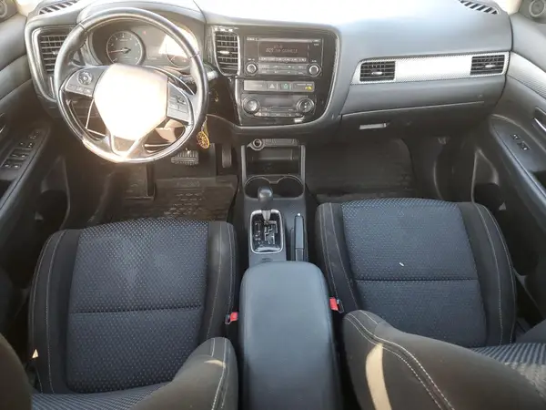 JA4AD2A33GZ051828 2016 MITSUBISHI OUTLANDER - Image 8