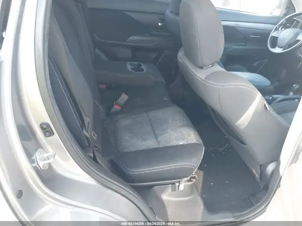 JA4AD2A33HZ004896 2017 MITSUBISHI OUTLANDER - Image 8