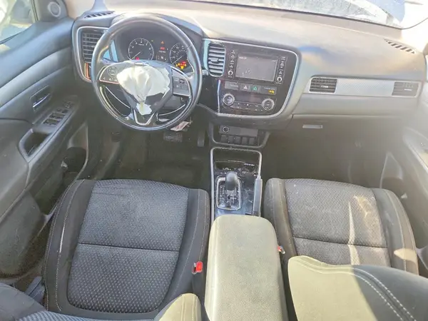 JA4AD2A33HZ018135 2017 MITSUBISHI OUTLANDER - Image 8