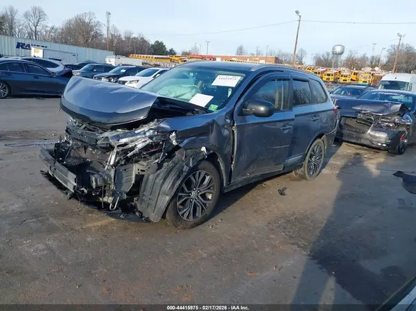 JA4AD2A33HZ032388 2017 MITSUBISHI OUTLANDER - Image 2