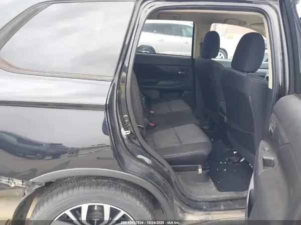 JA4AD2A33HZ048235 2017 MITSUBISHI OUTLANDER - Image 8