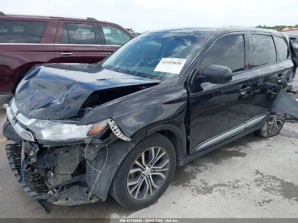 JA4AD2A33HZ048882 2017 MITSUBISHI OUTLANDER - Image 2