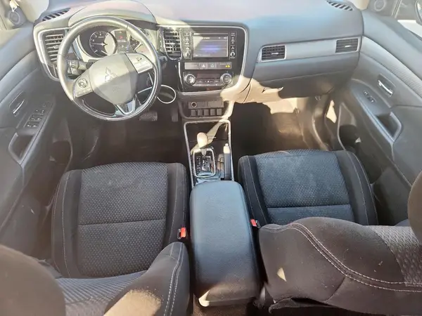 JA4AD2A33HZ064368 2017 MITSUBISHI OUTLANDER - Image 8