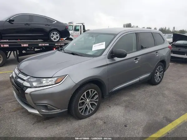 JA4AD2A33JJ001937 2018 MITSUBISHI OUTLANDER - Image 2