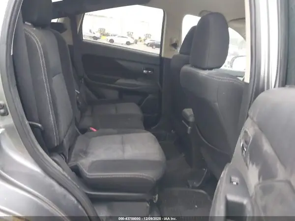 JA4AD2A33JJ001937 2018 MITSUBISHI OUTLANDER - Image 8