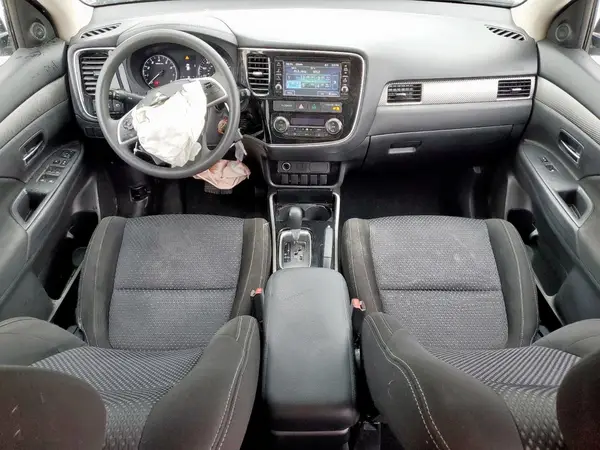 JA4AD2A33JJ002909 2018 MITSUBISHI OUTLANDER - Image 8