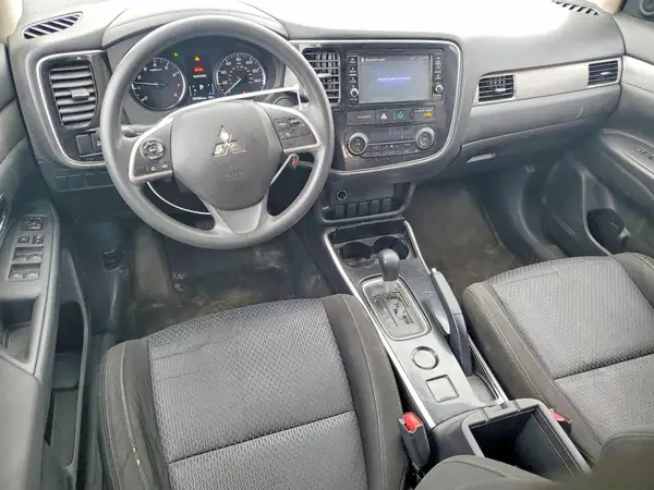 JA4AD2A33JJ003557 2018 MITSUBISHI OUTLANDER - Image 8