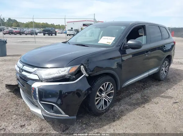 JA4AD2A33JZ001468 2018 MITSUBISHI OUTLANDER - Image 2