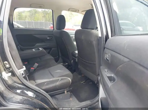 JA4AD2A33JZ001468 2018 MITSUBISHI OUTLANDER - Image 8