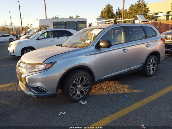 JA4AD2A33JZ004757 2018 MITSUBISHI OUTLANDER - Image 2