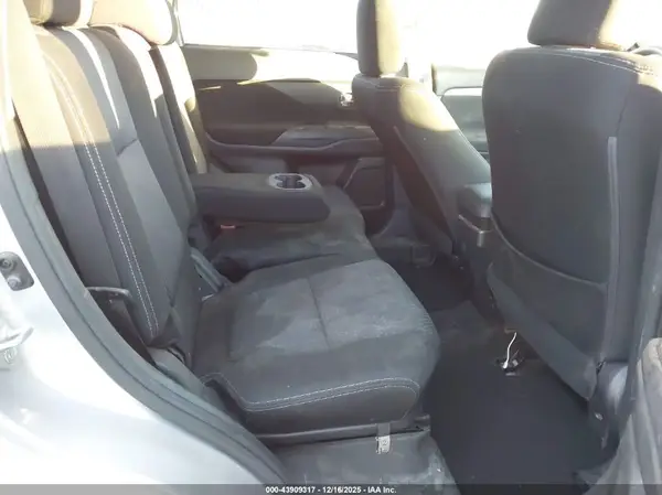 JA4AD2A33JZ004757 2018 MITSUBISHI OUTLANDER - Image 8