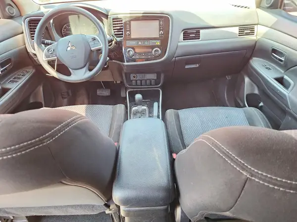 JA4AD2A33JZ010896 2018 MITSUBISHI OUTLANDER - Image 8