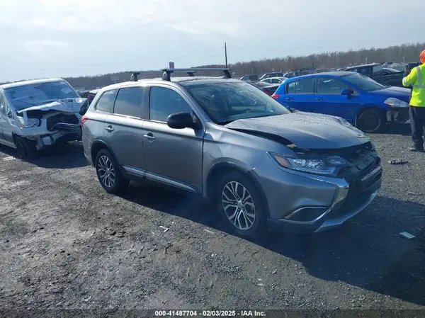 JA4AD2A33JZ017282 2018 MITSUBISHI OUTLANDER - Image 1