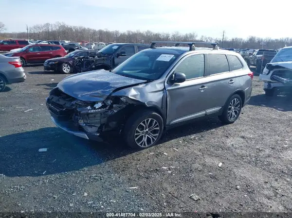 JA4AD2A33JZ017282 2018 MITSUBISHI OUTLANDER - Image 2