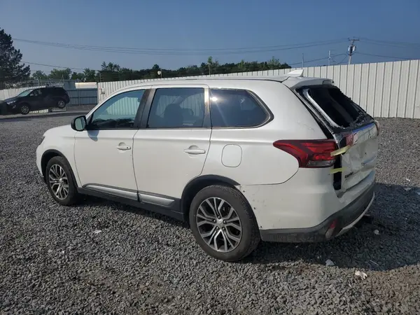 JA4AD2A33JZ033031 2018 MITSUBISHI OUTLANDER - Image 2