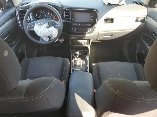 JA4AD2A33JZ034406 2018 MITSUBISHI OUTLANDER - Image 8