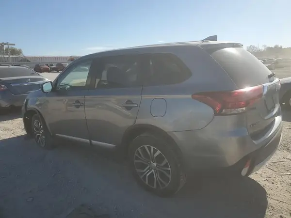 JA4AD2A33JZ054963 2018 MITSUBISHI OUTLANDER - Image 2
