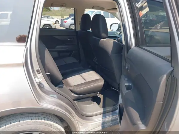 JA4AD2A33KZ030387 2019 MITSUBISHI OUTLANDER - Image 8