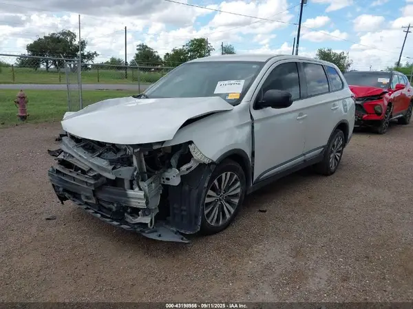 JA4AD2A33LZ011663 2020 MITSUBISHI OUTLANDER - Image 2