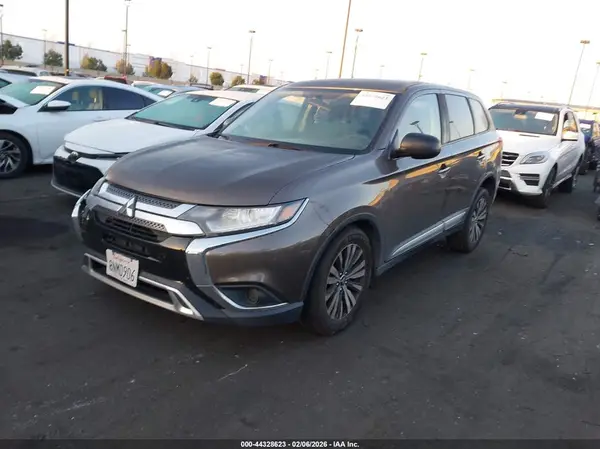 JA4AD2A33LZ018967 2020 MITSUBISHI OUTLANDER - Image 2