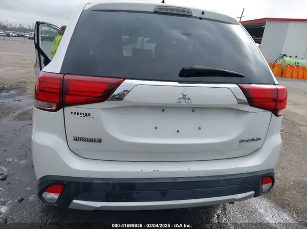 JA4AD2A34GZ043074 2016 MITSUBISHI OUTLANDER - Image 8