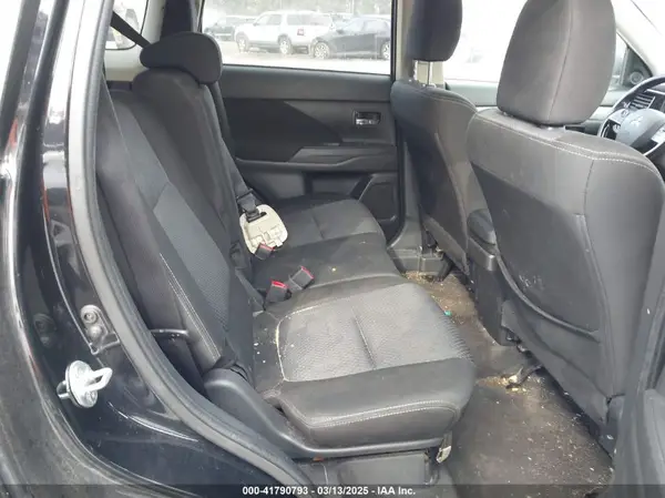 JA4AD2A34HZ012313 2017 MITSUBISHI OUTLANDER - Image 8