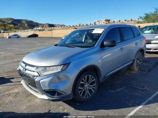 JA4AD2A34HZ013218 2017 MITSUBISHI OUTLANDER - Image 2