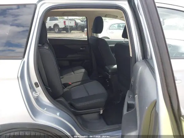 JA4AD2A34HZ013672 2017 MITSUBISHI OUTLANDER - Image 8