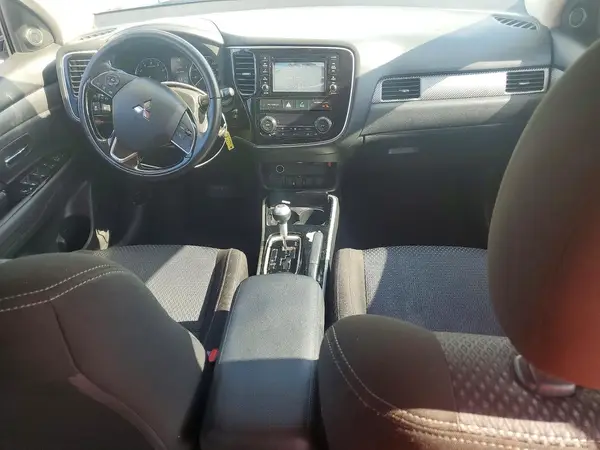 JA4AD2A34HZ025627 2017 MITSUBISHI OUTLANDER - Image 8