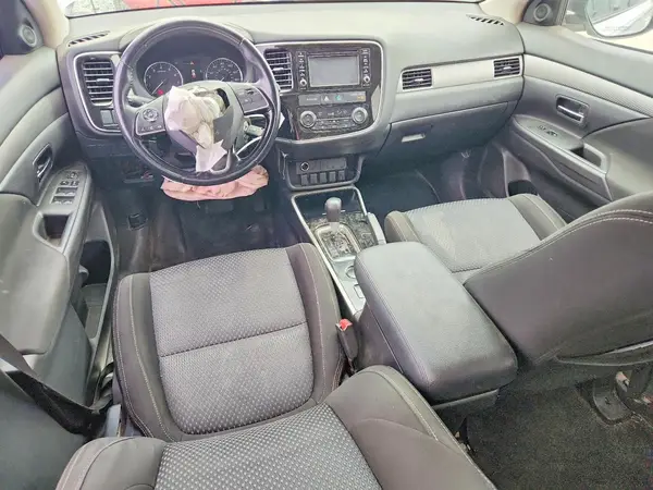 JA4AD2A34HZ050141 2017 MITSUBISHI OUTLANDER - Image 8