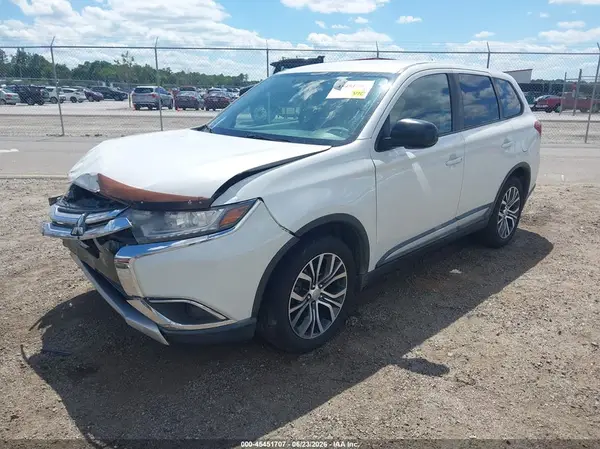JA4AD2A34HZ057381 2017 MITSUBISHI OUTLANDER - Image 2