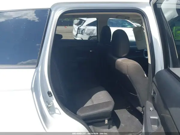 JA4AD2A34HZ057381 2017 MITSUBISHI OUTLANDER - Image 8