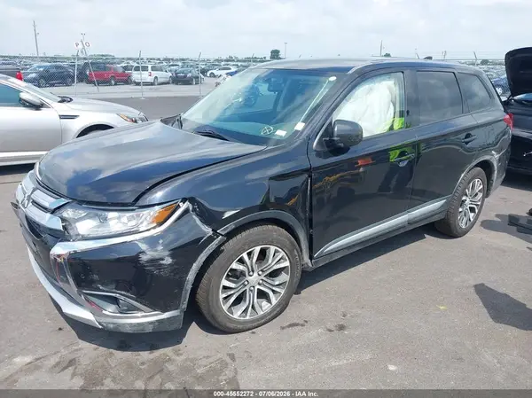 JA4AD2A34JZ000801 2018 MITSUBISHI OUTLANDER - Image 2