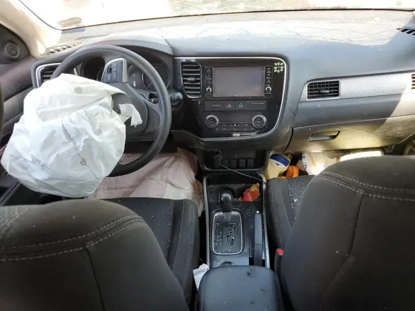 JA4AD2A34JZ005643 2018 MITSUBISHI OUTLANDER - Image 8