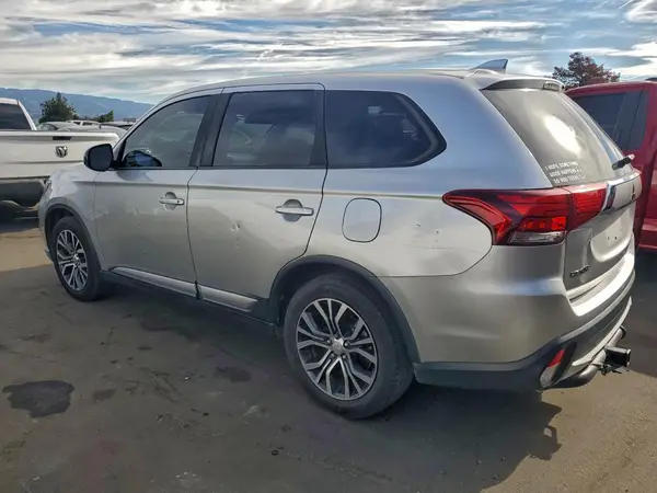 JA4AD2A34JZ009661 2018 MITSUBISHI OUTLANDER - Image 2