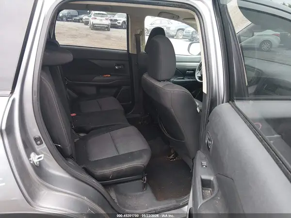 JA4AD2A34JZ038741 2018 MITSUBISHI OUTLANDER - Image 8
