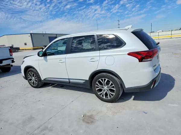JA4AD2A34JZ046077 2018 MITSUBISHI OUTLANDER - Image 2