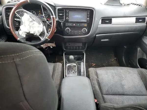 JA4AD2A34JZ052574 2018 MITSUBISHI OUTLANDER - Image 8