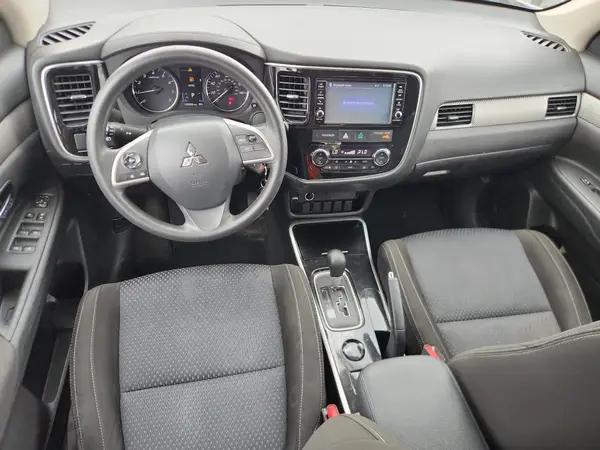 JA4AD2A34JZ055197 2018 MITSUBISHI OUTLANDER - Image 8