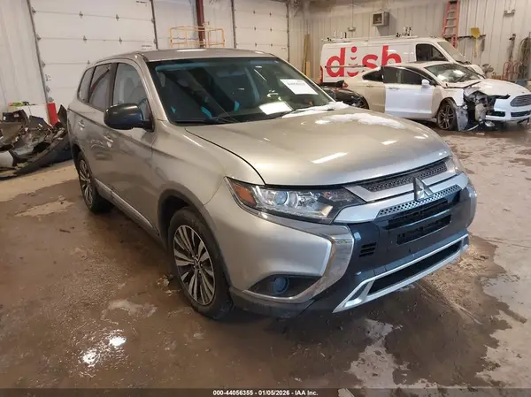 JA4AD2A34KJ000121 2019 MITSUBISHI OUTLANDER - Image 1
