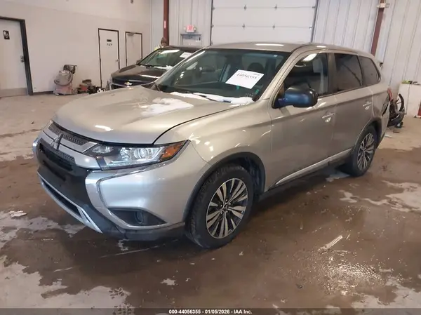 JA4AD2A34KJ000121 2019 MITSUBISHI OUTLANDER - Image 2