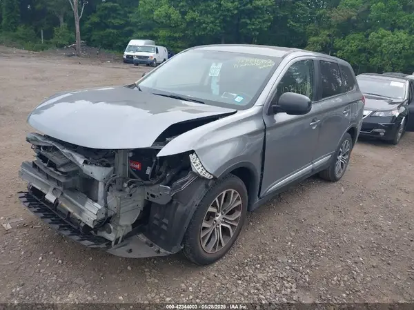 JA4AD2A35HZ050004 2017 MITSUBISHI OUTLANDER - Image 2
