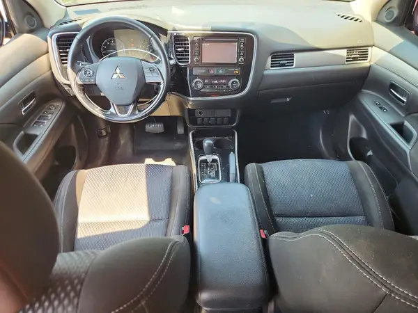 JA4AD2A35HZ068227 2017 MITSUBISHI OUTLANDER - Image 8