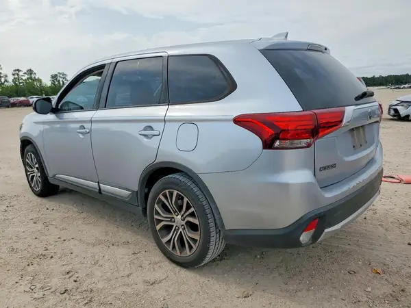 JA4AD2A35HZ070219 2017 MITSUBISHI OUTLANDER - Image 2