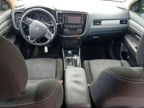 JA4AD2A35HZ070219 2017 MITSUBISHI OUTLANDER - Image 8